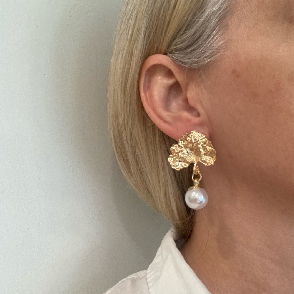 NEW Gold Ginkgo Leaf Pearl Drop Earrings - Picture 3 of 7